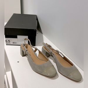 Banana Republic low block heel suede with patent leather toe never worn size6/12